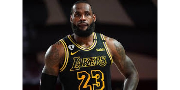 Philadelphia 76ers contro Los Angeles Lakers
